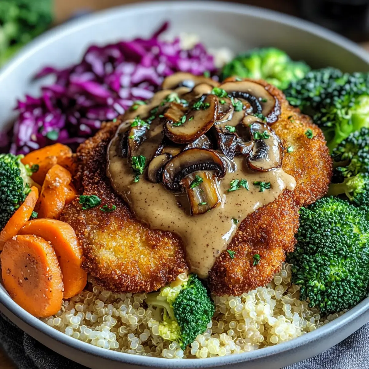 Vegane Schnitzel-Bowl mit Pilzsoße genießen